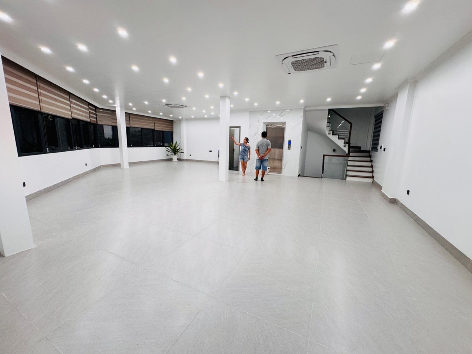 Mặt phố Viêt Hưng 3 mặt thoáng lô góc 33 tỷ 90m, thang máy 16017748