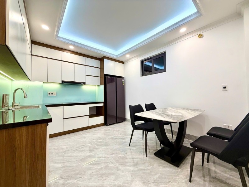 Bán nhà Bát Khối,Long Biên 7 tầng,56m,mt4m oto vào nhà nhỉnh 11 tỷ  16017774