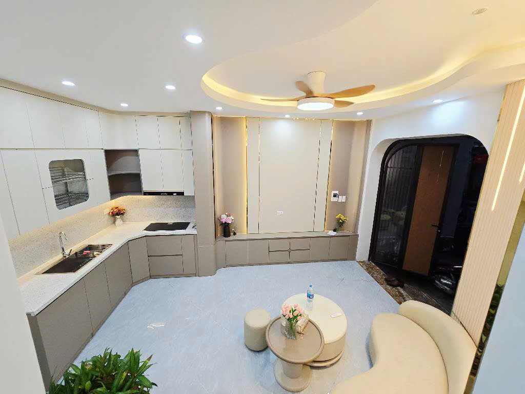 BÁN NHÀ RIÊNG GIÁP NHỊ – HOÀNG MAI  35M² x 6 TẦNG – FULL NỘI THẤT – Ô TÔ ĐỖ CỬA – 9.6 TỶ
  lh 16017779