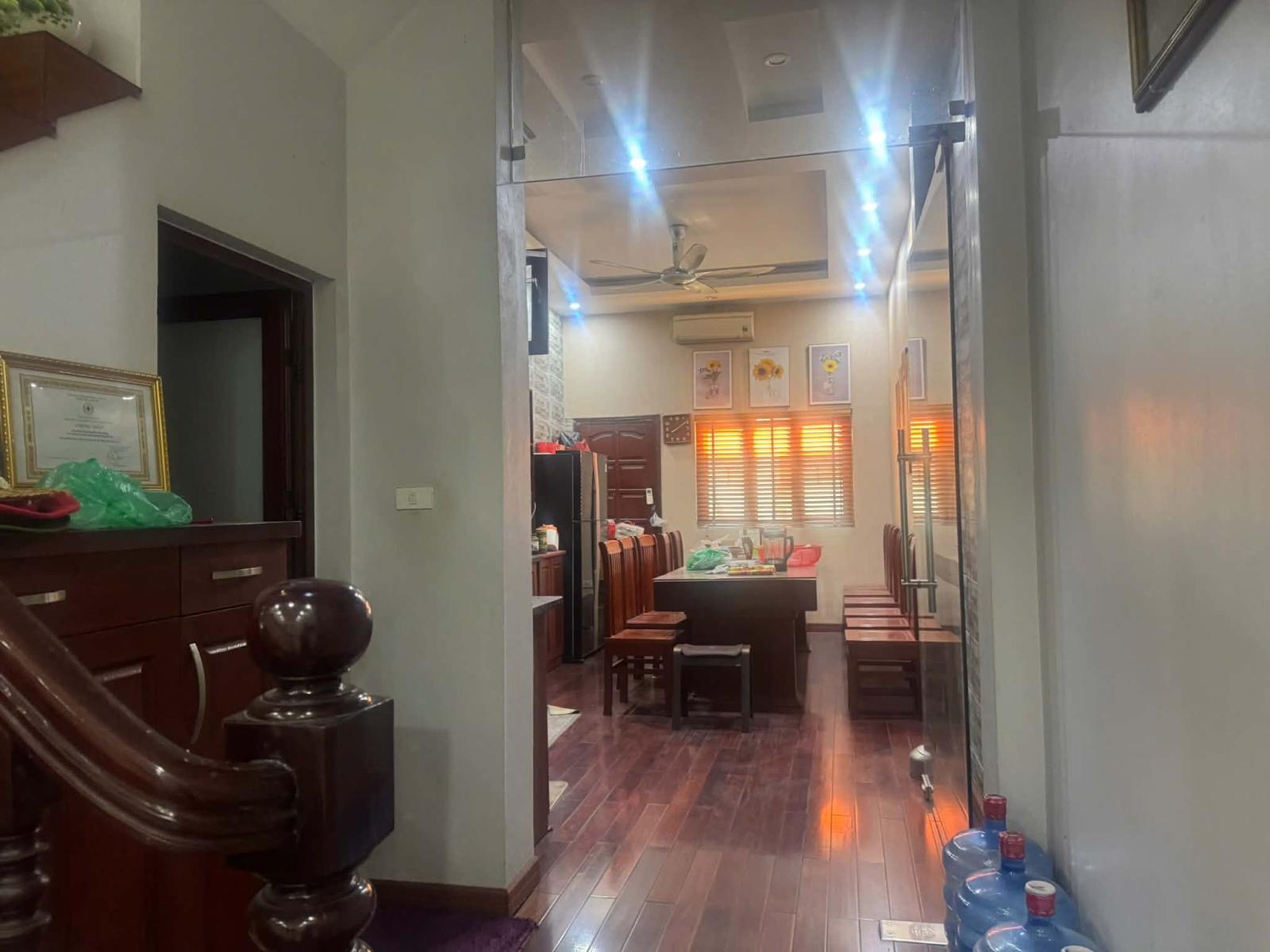 Cho thuê nhà nguyên căn 66m2 4 tầng phố Ô Cách,Việt Hưng,Long Biên full đồ xịn ở ngay  16017788
