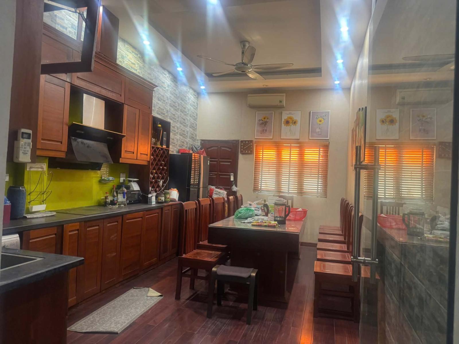Cho thuê nhà nguyên căn 66m2 4 tầng phố Ô Cách,Việt Hưng,Long Biên full đồ xịn ở ngay  16017788