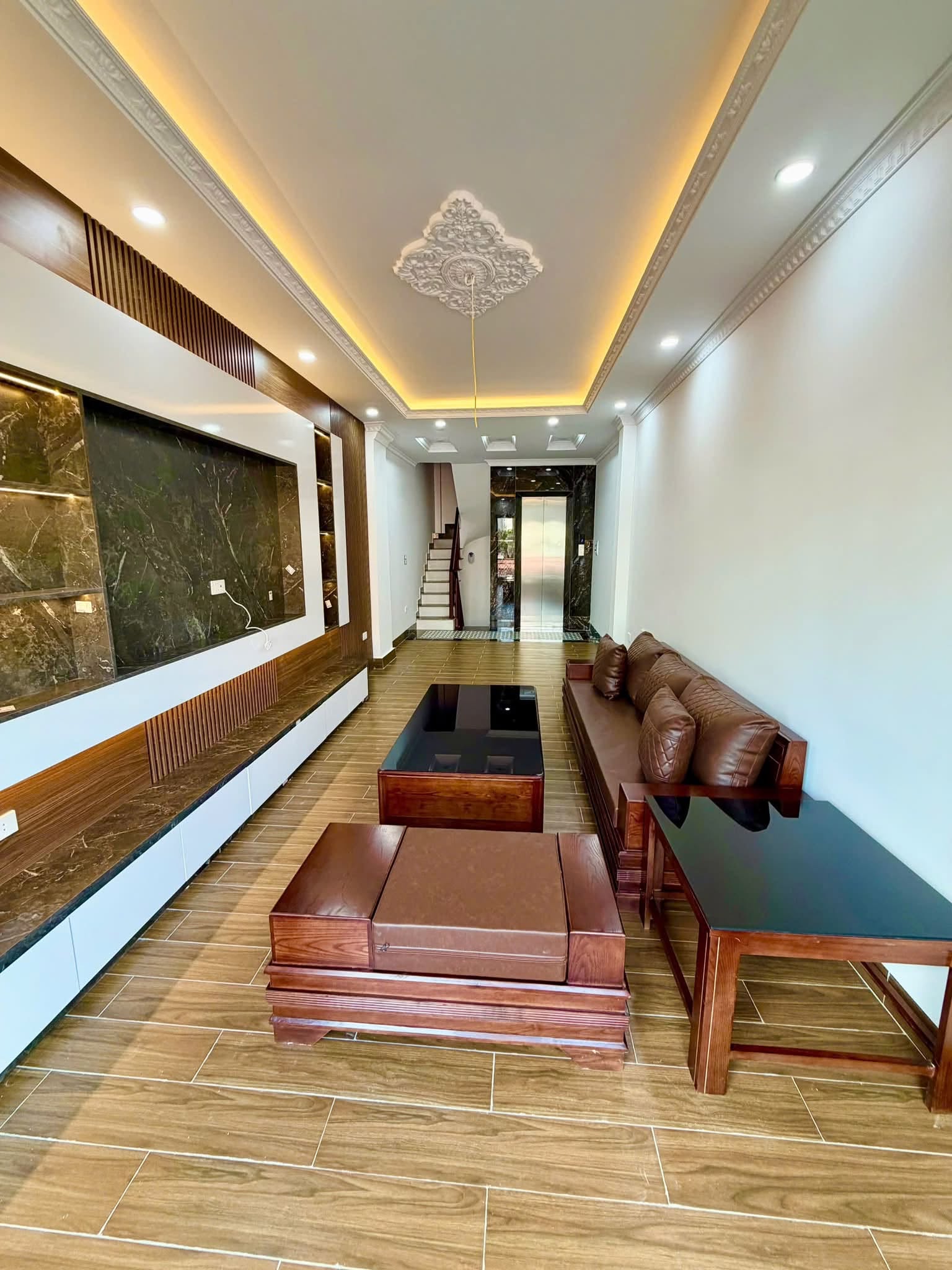 Bán nhà 5 tầng thang máy mới đẹp Lê Đại Hành, 38m2, mặt tiền 4.4m, 14 tỷ 16017798
