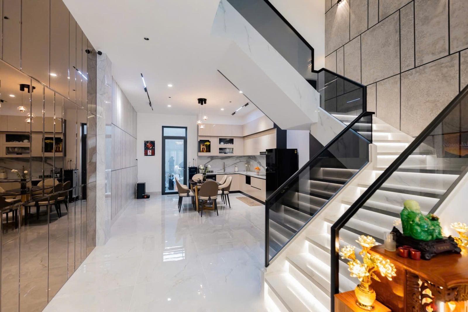**Bán nhà mặt tiền khu Phan Xích Long , Phú Nhuận (4*17m) chỉ hơn 11 tỷ? 16017812