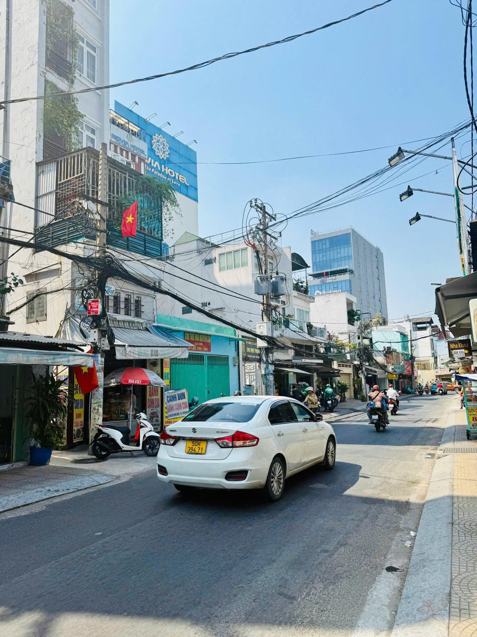 **Bán nhà mặt tiền khu Phan Xích Long , Phú Nhuận (4*17m) chỉ hơn 11 tỷ? 16017812
