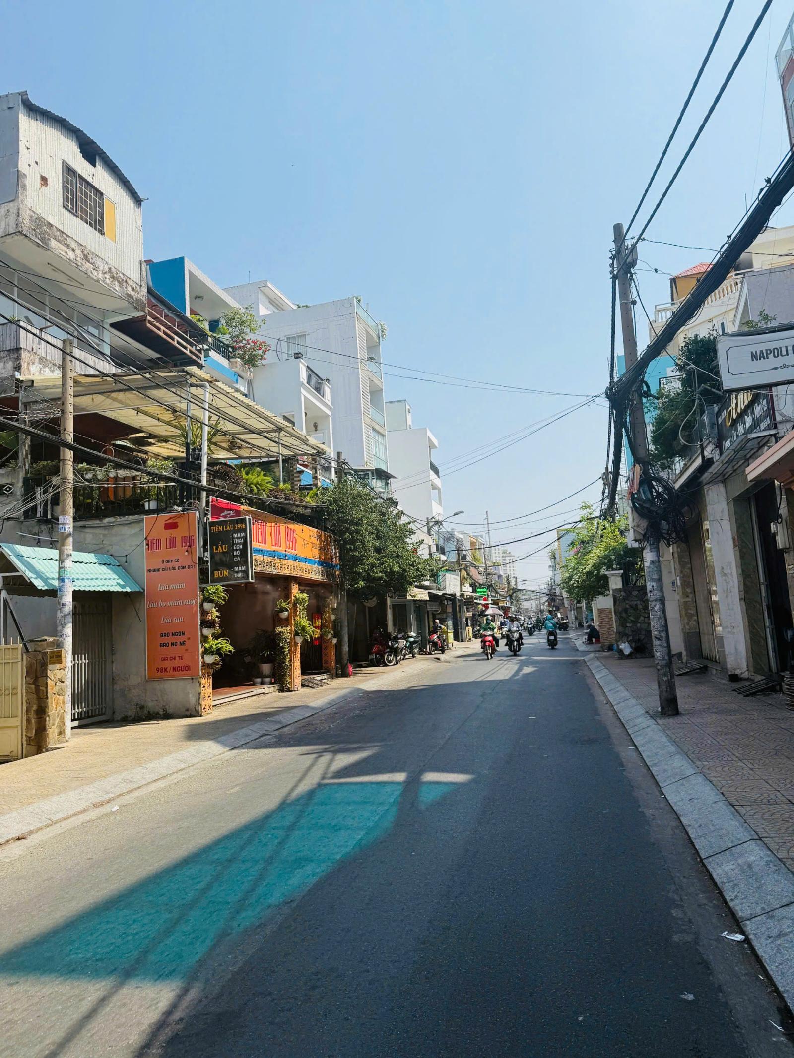 **Bán nhà mặt tiền khu Phan Xích Long , Phú Nhuận (4*17m) chỉ hơn 11 tỷ? 16017812