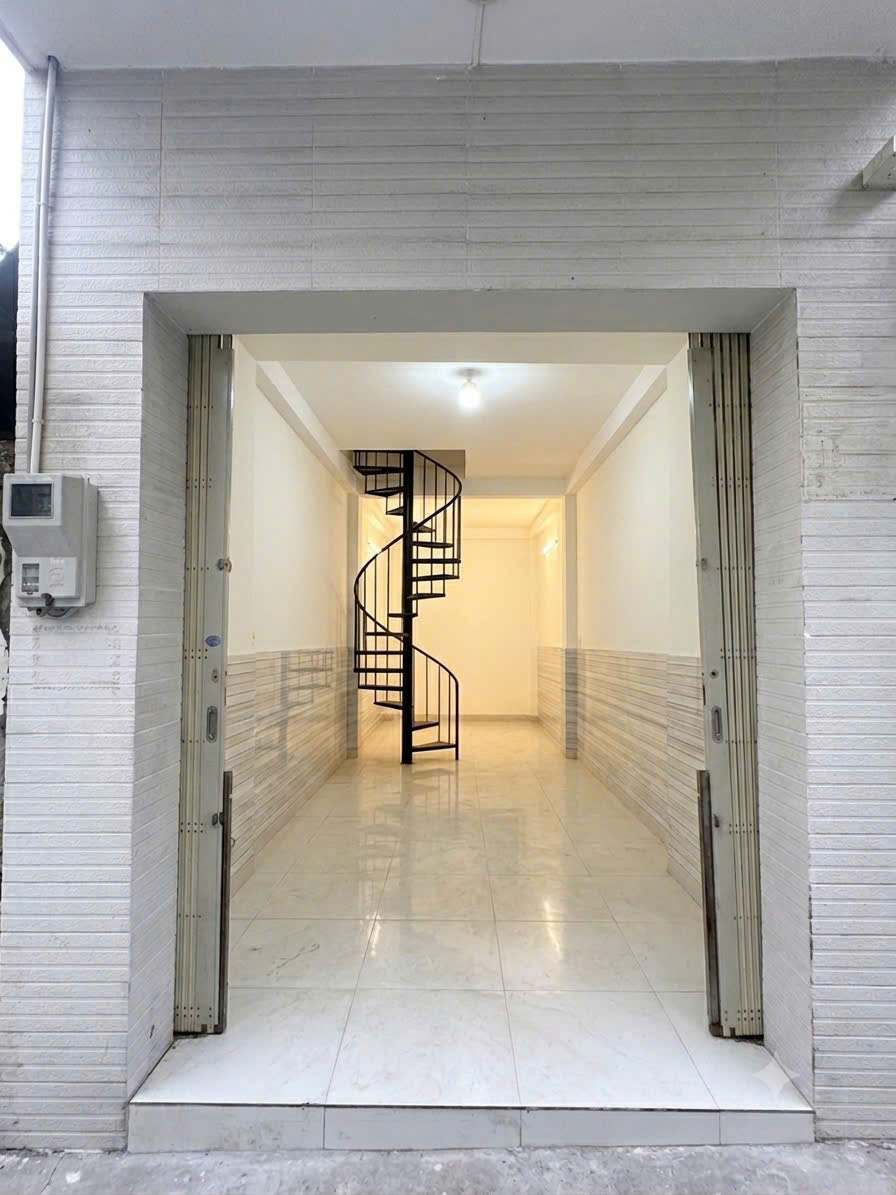 Bán nhà 3 tầng trung tâm Bến Tre cũ, cách Đại lộ Đồng Khởi 15m, giá 1,3 tỷ, cọc 600 triệu nhận nhà 16017814
