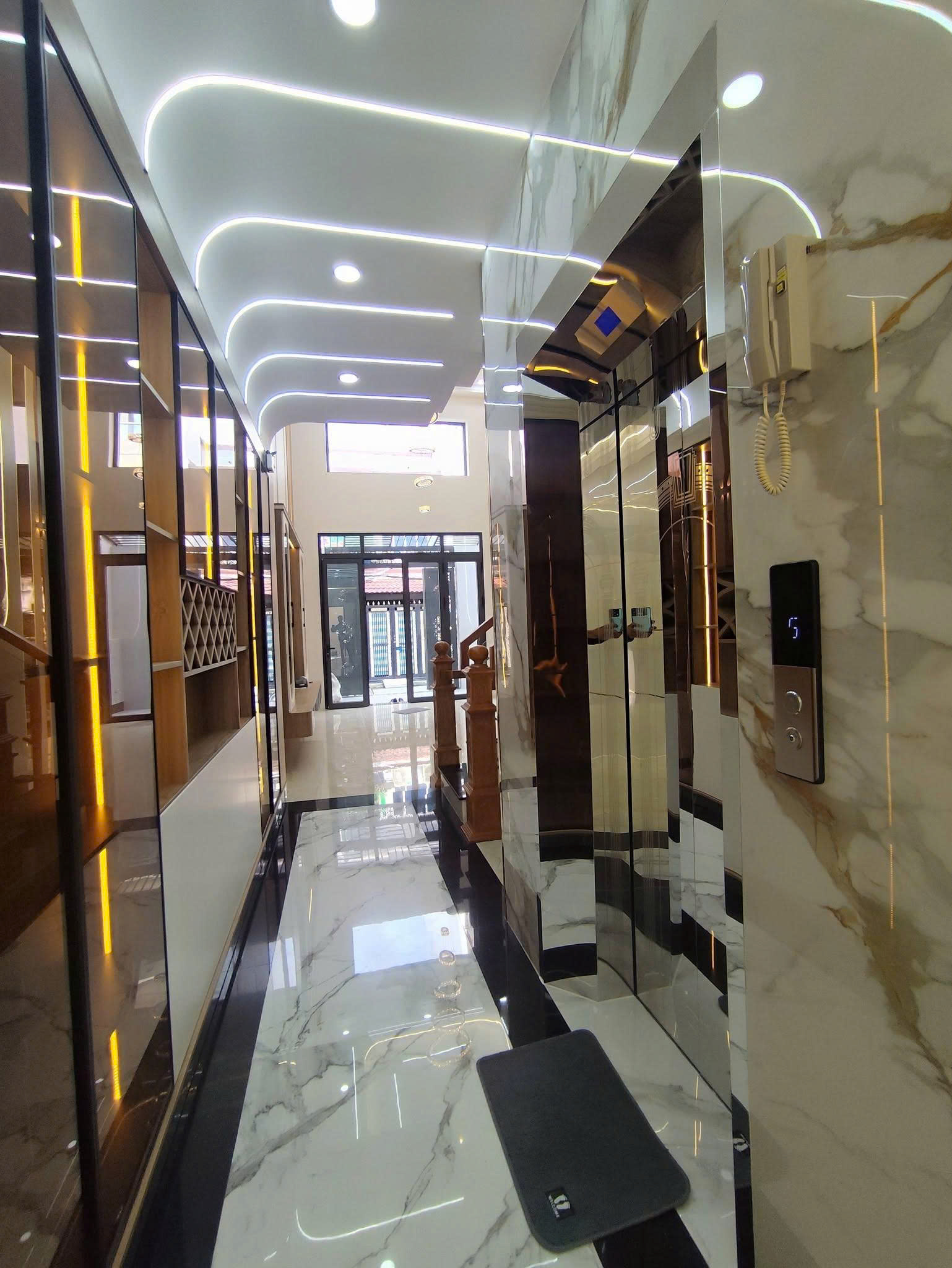 Bán nhà Hẻm 8m Lê Văn Quới - gần Tô Hiệu, 4x20m, 6 Tấm - thang máy, 7PN, full nội thất, 9,8 Tỷ 16017843