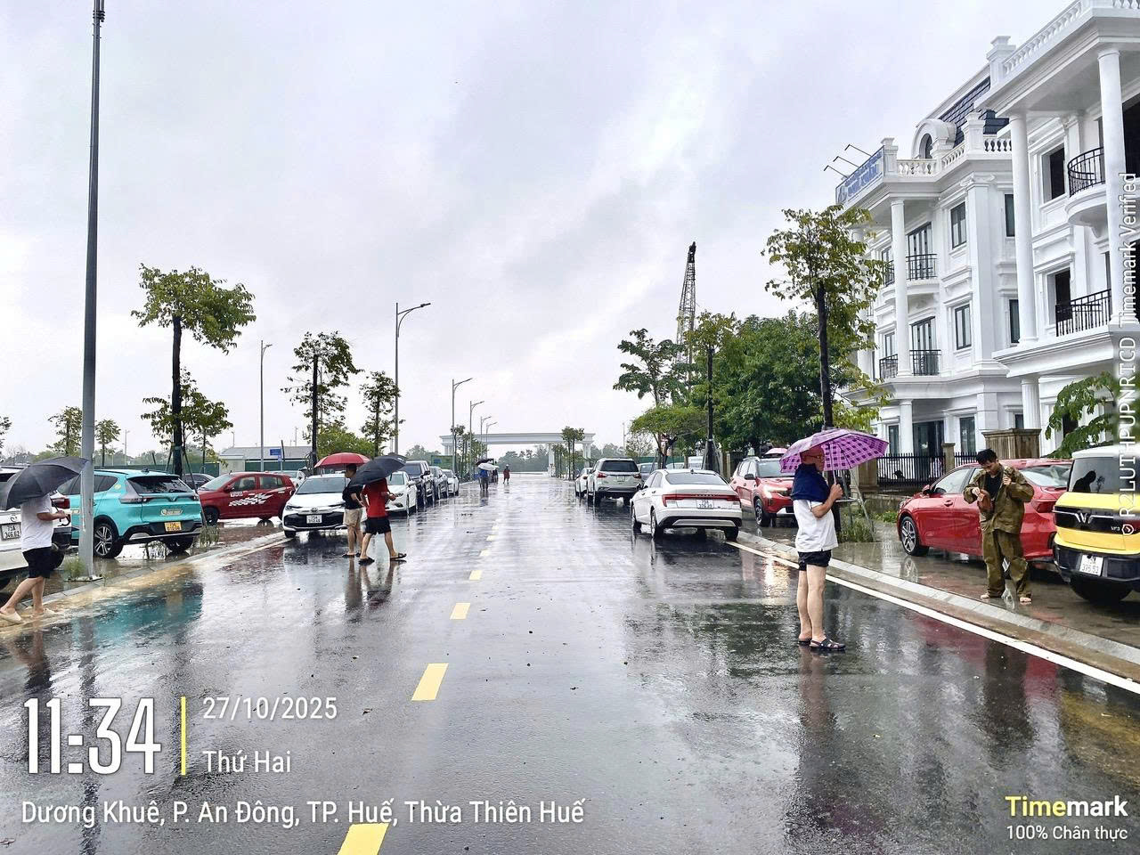 HUẾ MƯA MÀ ĐƯỜNG PHÚ XUÂN CITY VẪN KHÔ RÁO NHƯ THẾ NÀY ĐÂY CẢ NHÀ ƠI! 16017850