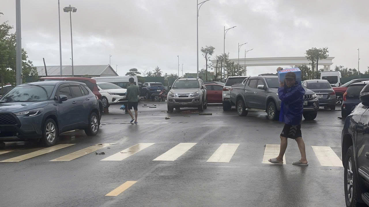 HUẾ MƯA MÀ ĐƯỜNG PHÚ XUÂN CITY VẪN KHÔ RÁO NHƯ THẾ NÀY ĐÂY CẢ NHÀ ƠI! 16017850