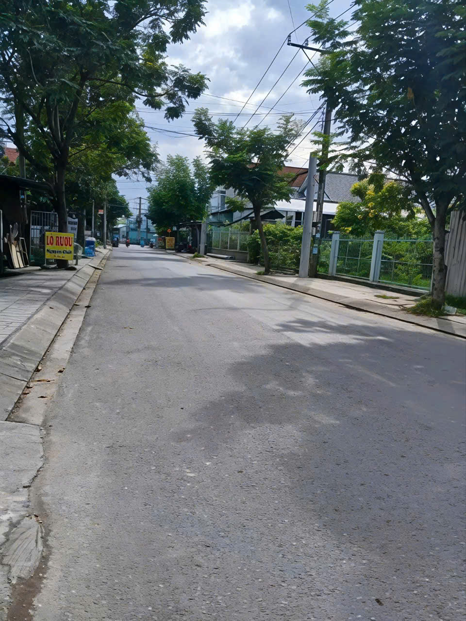 HOT – XƯỞNG XUÂN THỚI THƯỢNG 200M² - XE 10 TẤN - CHỈ 12TR/THÁNG! 16017922