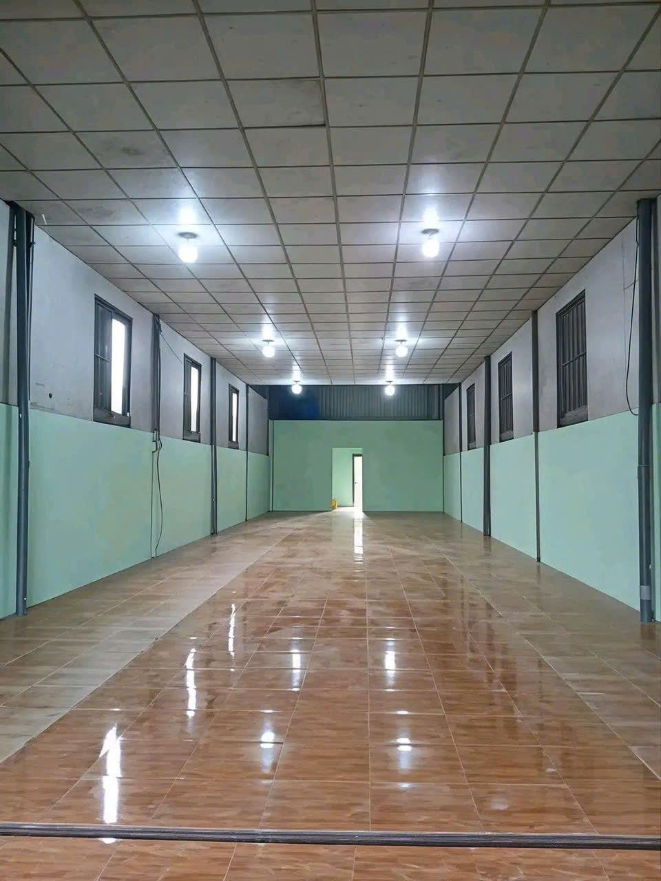 HOT – XƯỞNG XUÂN THỚI THƯỢNG 200M² - XE 10 TẤN - CHỈ 12TR/THÁNG! 16017922