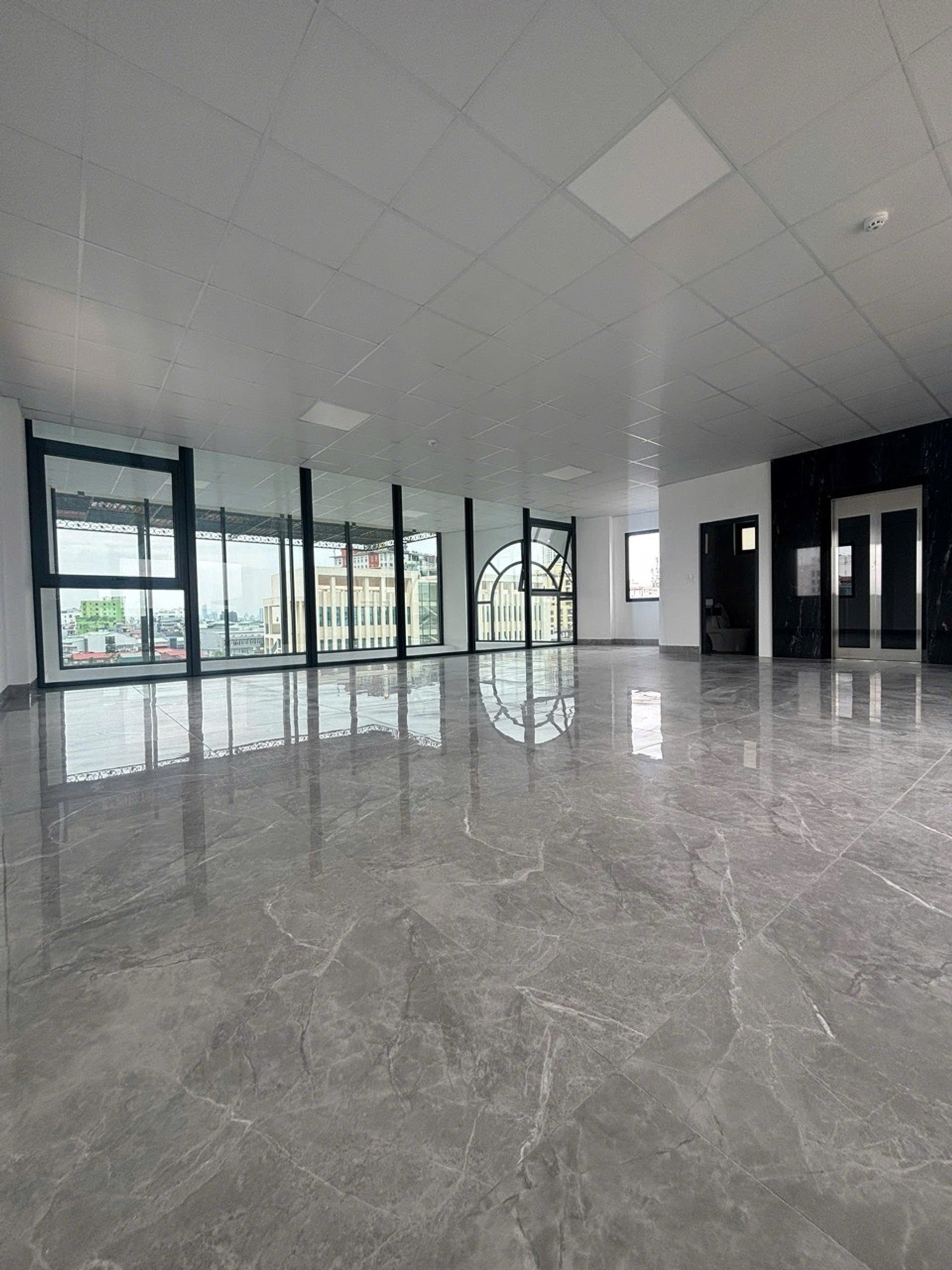 Mặt phố siêu vip Lô Góc 68 tỷ 160m Hồng Tiến,Long Biên 16017983