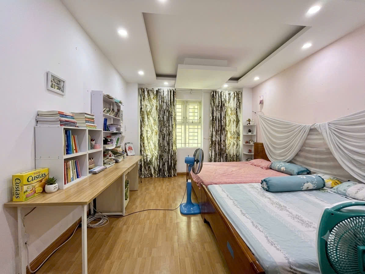Đối diện Sân Golf TSN - 83M² - 4 Tầng - Hẻm xe Hơi Thông - Quang Trung 16018003