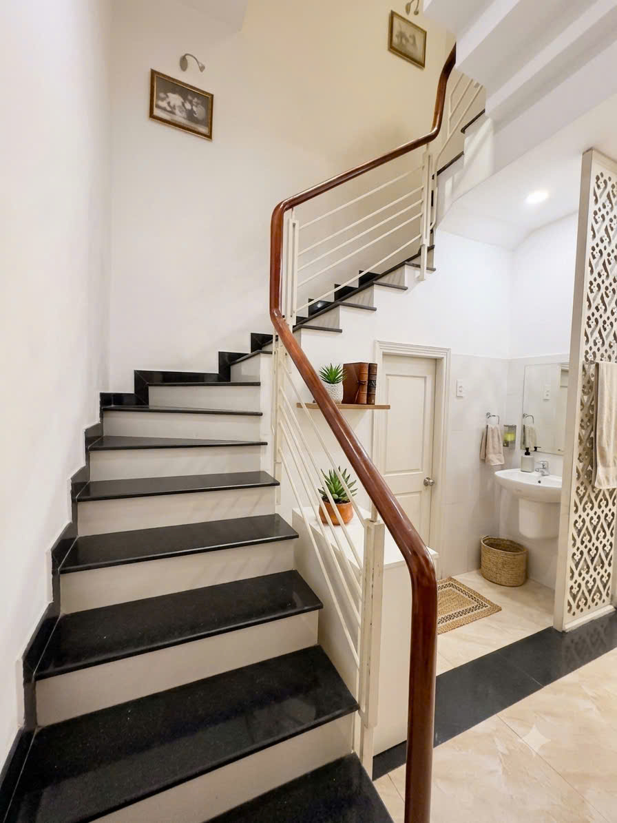 Đối diện Sân Golf TSN - 83M² - 4 Tầng - Hẻm xe Hơi Thông - Quang Trung 16018003