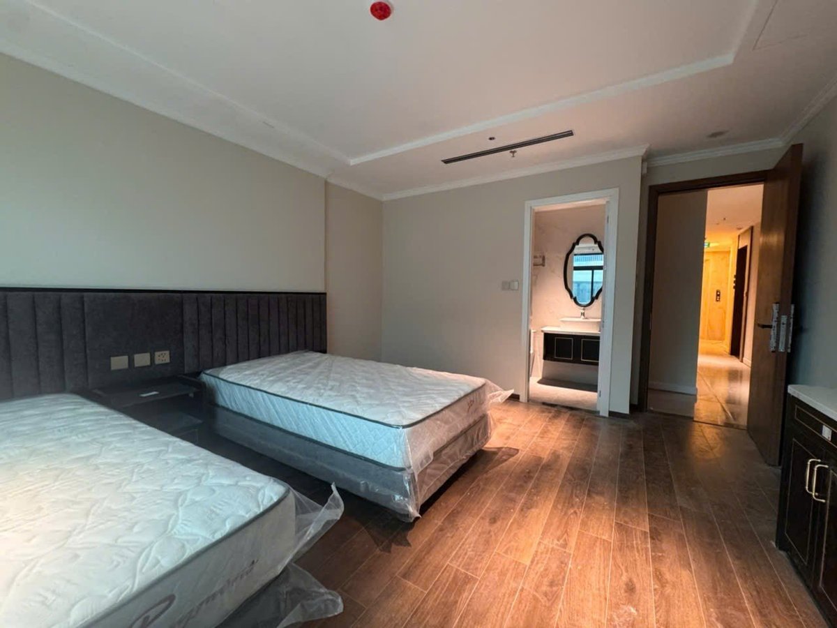 Bán Nhà Mặt Phố Giảng Võ. Đống Đa. Thang Máy. Lô Góc. Ô Tô. Vỉa Hè. DT 112m2. Giá 77.5 Tỷ. 16018103