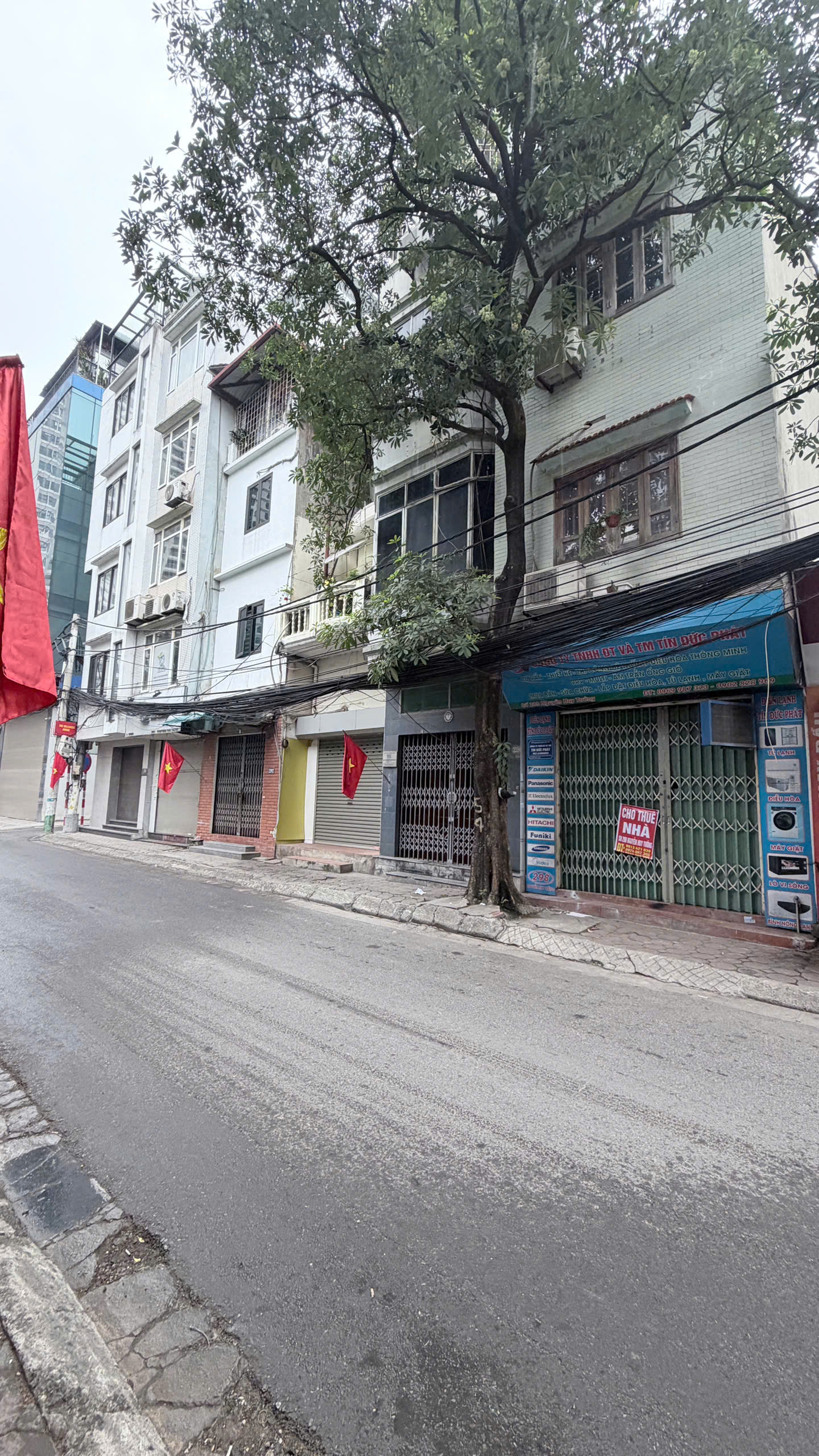 CHO THUÊ NHÀ 3 TẦNG MẶT PHỐ NGUYỄN HUY TƯỞNG, THANH XUÂN, HÀ NÔI – CÁCH KHUẤT DUY TIẾN 250M 16018314