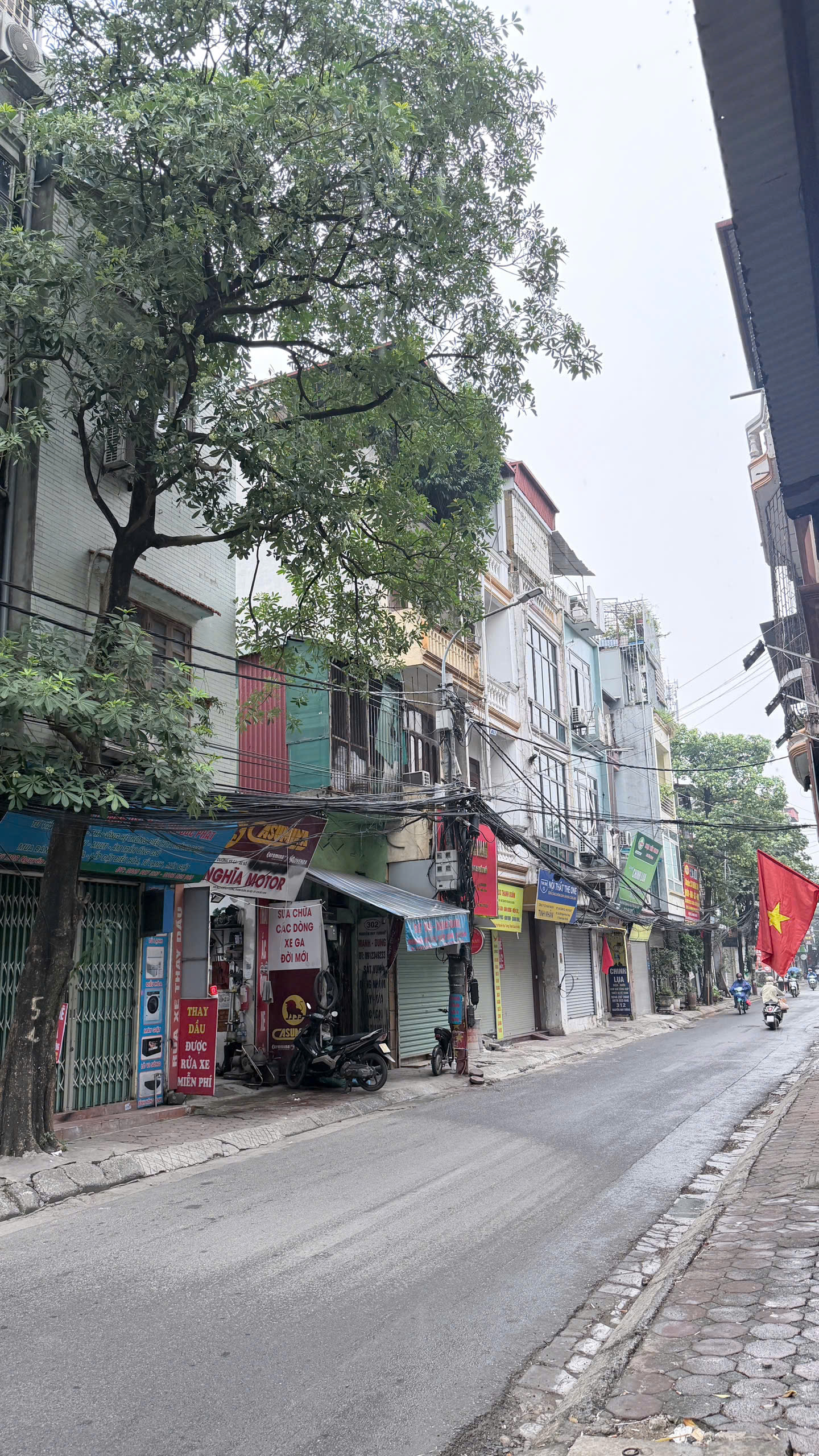 CHO THUÊ NHÀ 3 TẦNG MẶT PHỐ NGUYỄN HUY TƯỞNG, THANH XUÂN, HÀ NÔI – CÁCH KHUẤT DUY TIẾN 250M 16018314