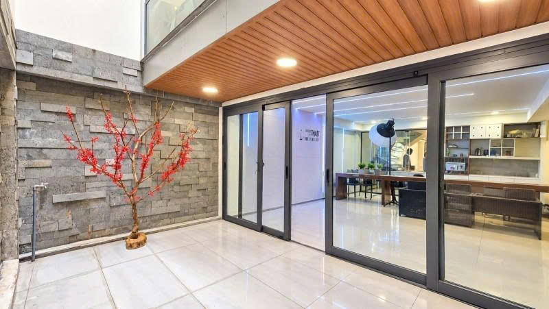 Bán nhà HXH 7m Lê Quang Định - 400m ra Phạm Văn Đồng, 5,5x22m, 6 Tầng -8PN, 19,3 Tỷ. 16018315