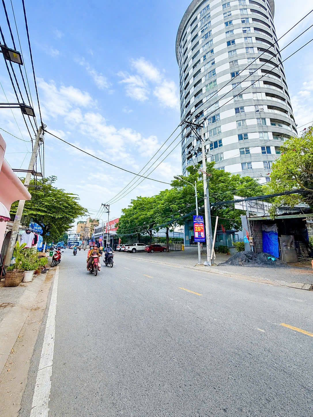 Mặt tiền Kinh doanh - Hoàng Quốc Việt 372m2 3tầng - Ngang 12m, Tiện xây Cao Tầng, giá 51tỷ 16018364