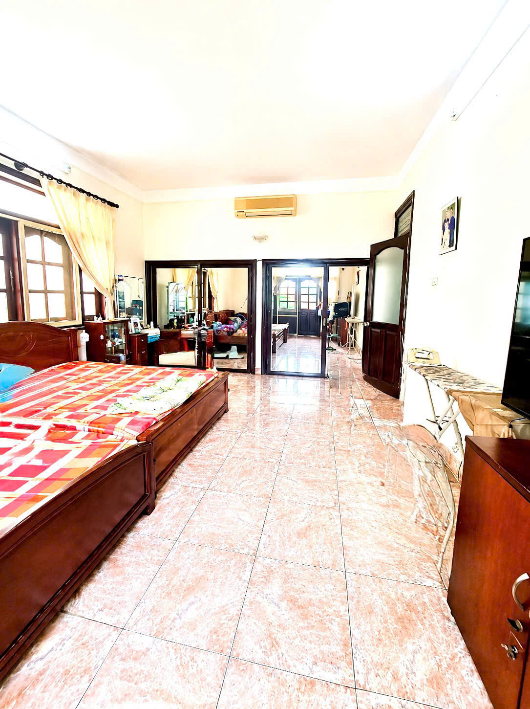Mặt tiền Kinh doanh - Hoàng Quốc Việt 372m2 3tầng - Ngang 12m, Tiện xây Cao Tầng, giá 51tỷ 16018364