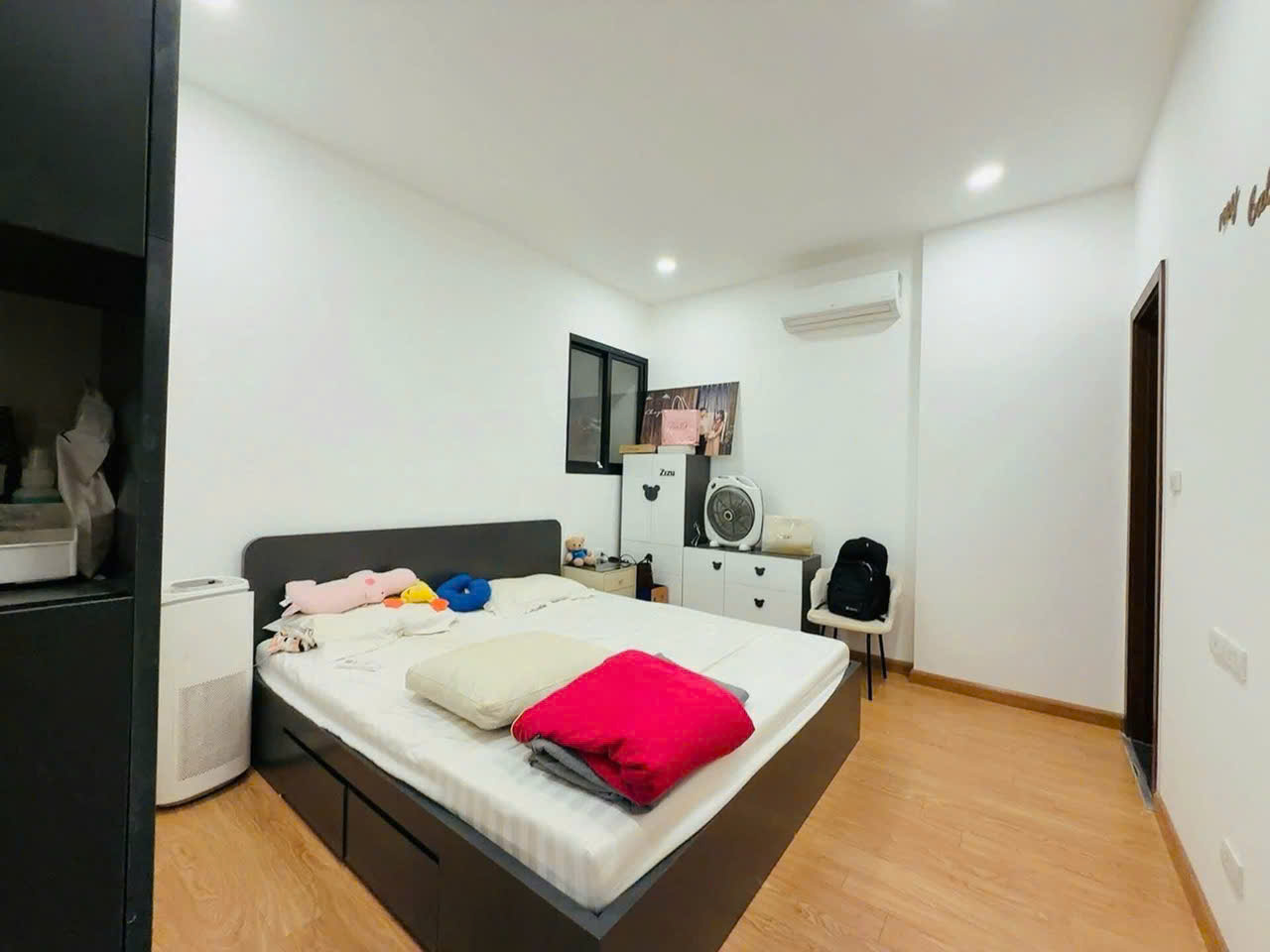 Bán căn 3 ngủ Chung cư Eco lake view ở 32 đại từ 16018459