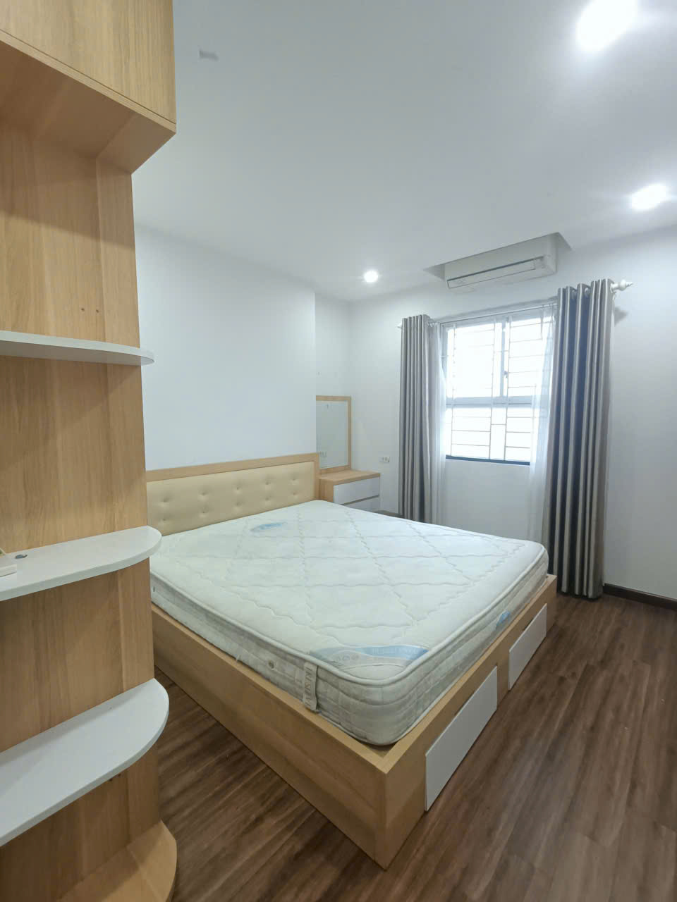 Bán nhà Bồ Đề 60m 3 tầng 4 ngủ full NT  hơn 8 tỷ(TL) 16018481