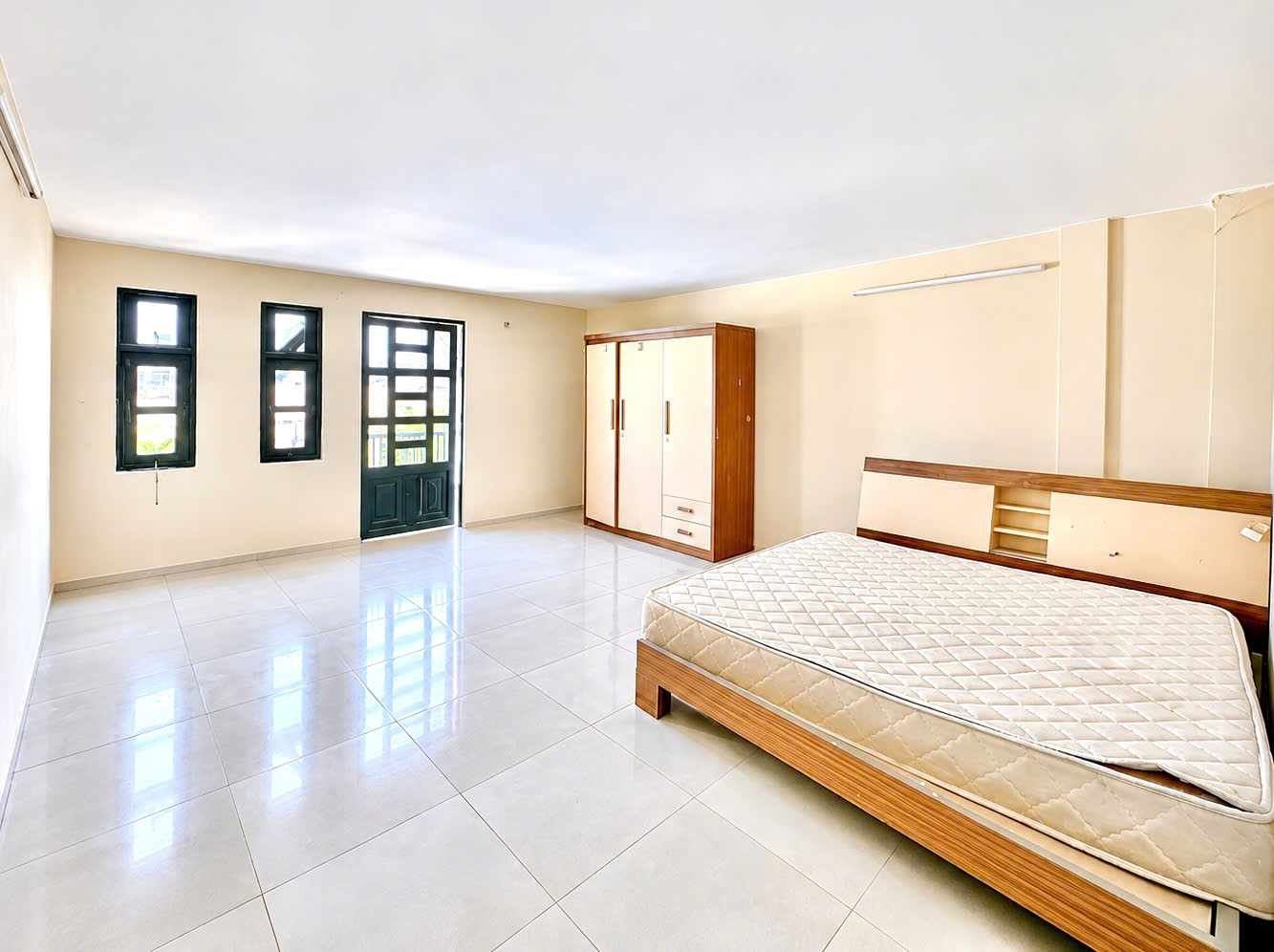 Nhà đẹp 4 Tầng - Khu VIP Kiều Đàm 90m2 5PN - Ngang 5m, Xe Hơi Ngủ Trong Nhà - nhỉnh 12tỷ. 16018505