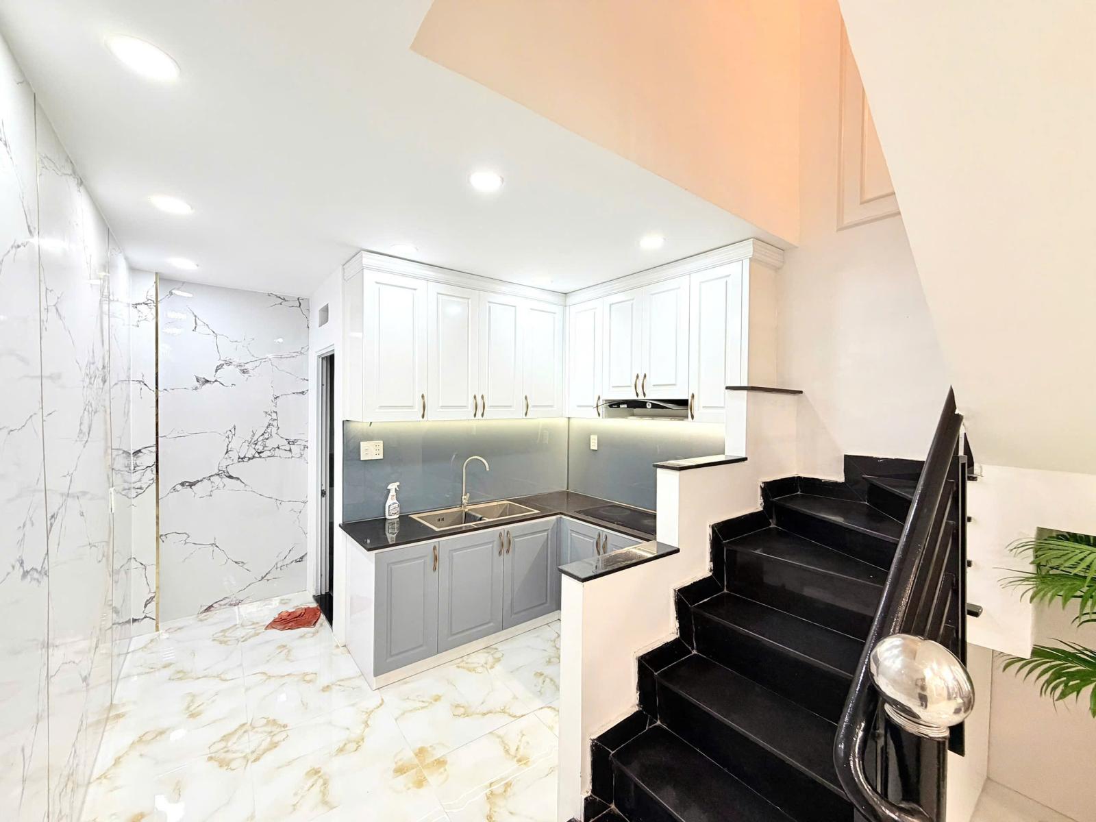 Bán nhà Quân 7 - Bùi Văn Ba 33m2 4PN - Tặng full nội thất đẹp, 50m ra MT - 4tỷ860tr TL 16018507