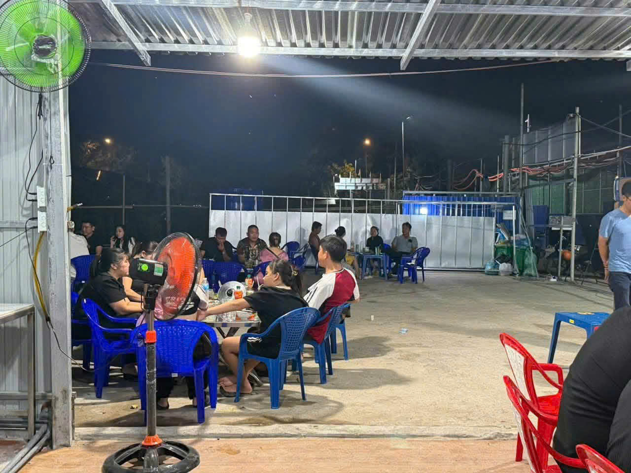 CẦN SANG LẠI MÔ HÌNH GIẶT SẤY + QUÁN NHẬU + CƠM VĂN PHÒNG + CÀ PHÊ GIẢI KHÁT HOẠT ĐỘNG ĐƯỢC 1 THÁNG 16018519