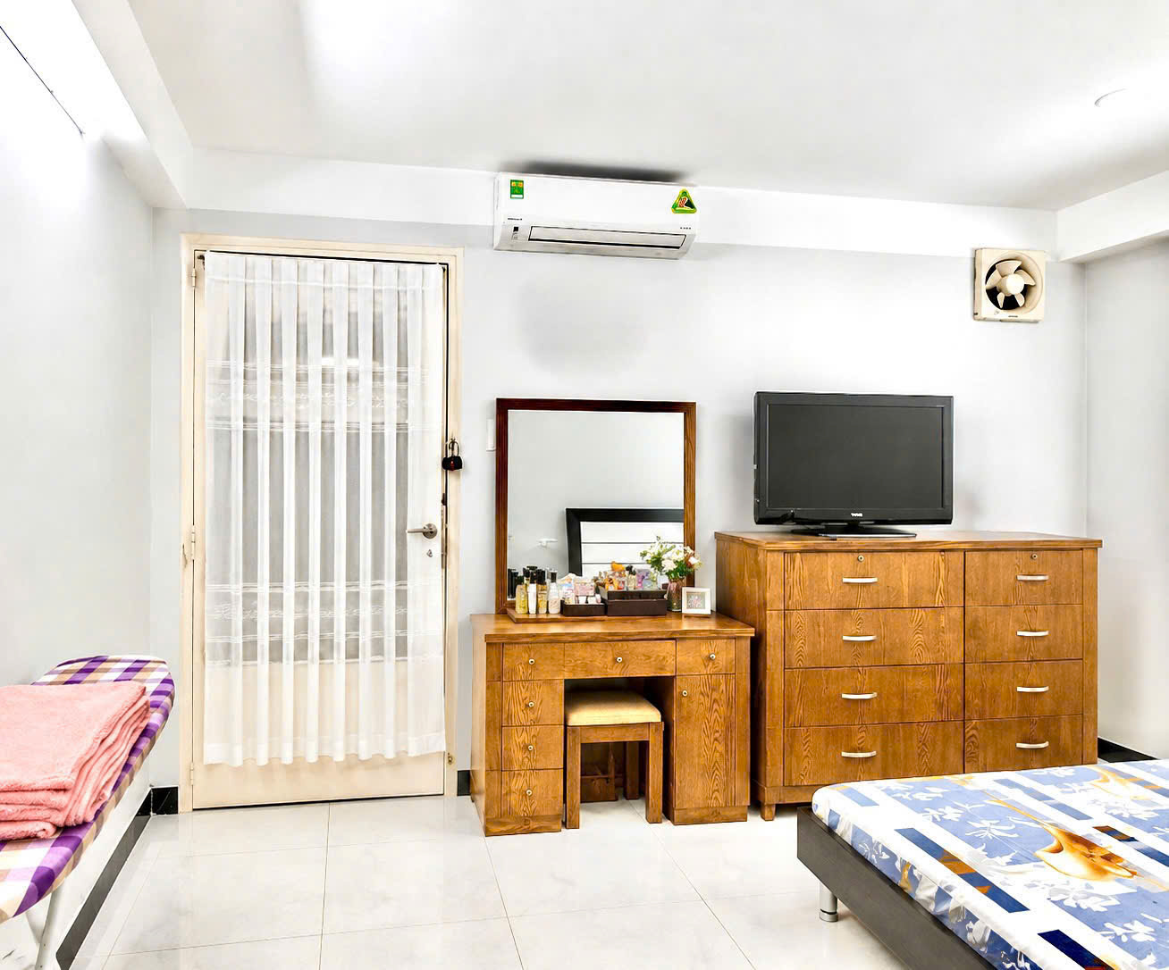 Bán Nhà Quận 7_MTKD đường số 53 98m2 + 2Tầng, Nội thất xịn, Ở ngay, chỉ 13.X tỷ 16018657