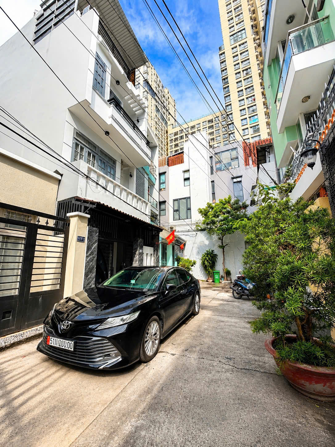 Bán nhà Nguyễn Thị Thập Quận 7, 136m2 nở hậu 5.7m, 4 tầng, gara ô tô, 4PN Master, 18 tỷ 16018664