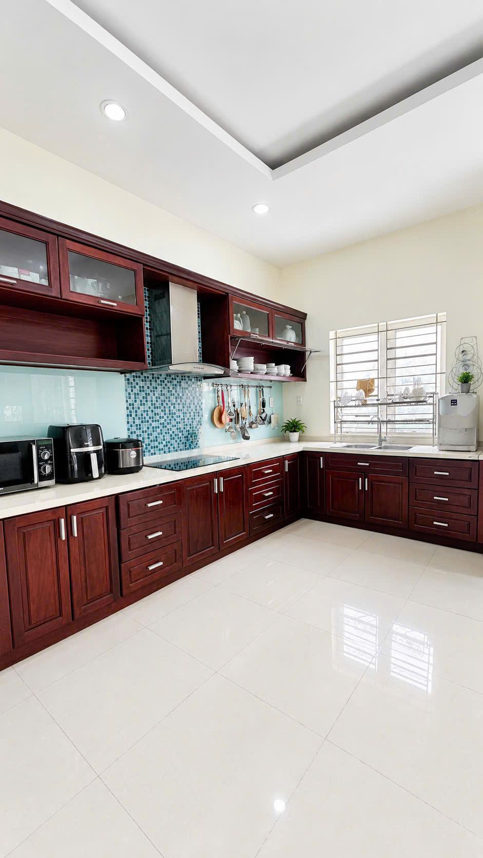 Bán nhà Nguyễn Thị Thập Quận 7, 136m2 nở hậu 5.7m, 4 tầng, gara ô tô, 4PN Master, 18 tỷ 16018664