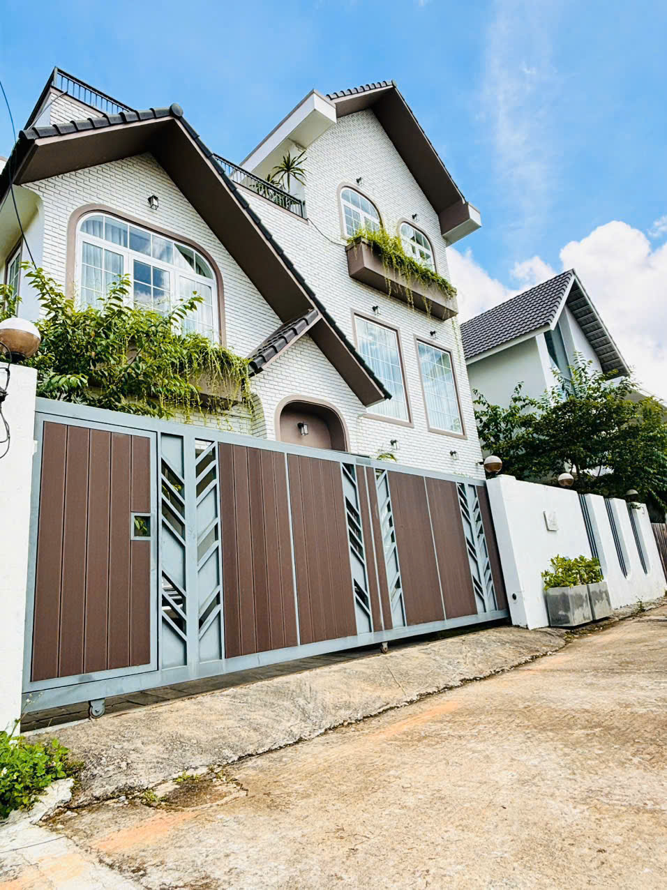 Cho thuê biệt thự smarthome 6 phòng ngủ khu biệt thự đồng bộ giá 35 triệu tại Dankia Đà Lạt Lâm Đồng 16018676