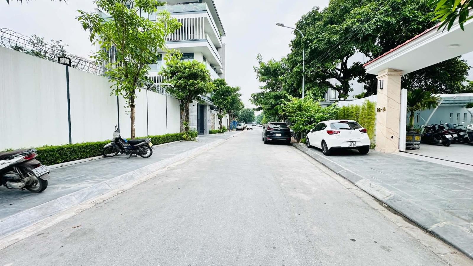 bán nhà Việt Hưng, 320m, mặt tiền 12.2m, vỉa hè, ôtô tránh, quy hoạch ổn định 16018702