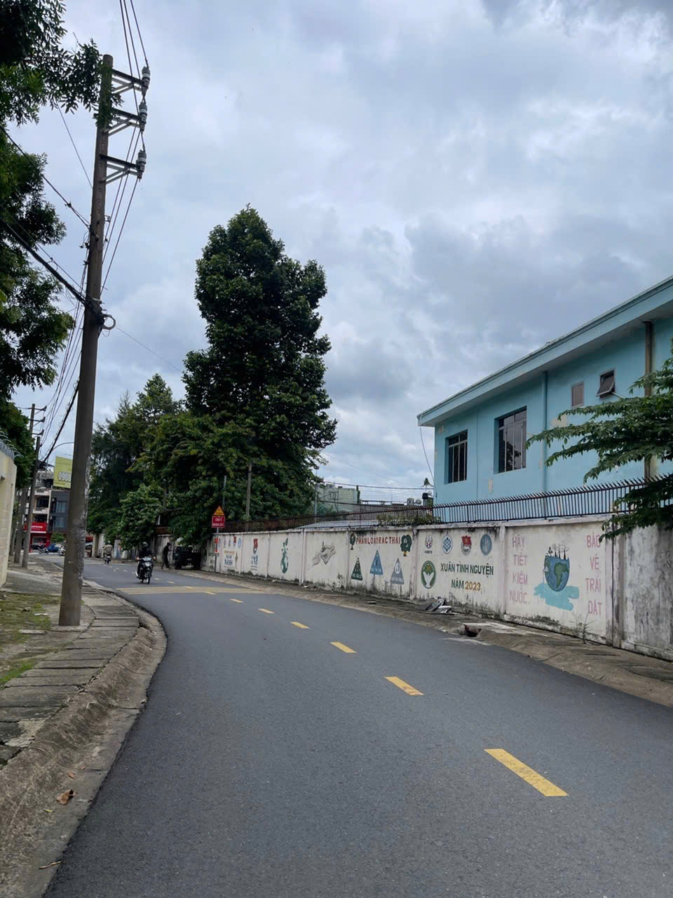 Siêu phẩm nhà mới 4 tầng có thang máy, full nội thất, 6 phòng ngủ, sân ô tô, gần Lê Văn Việt 16018854