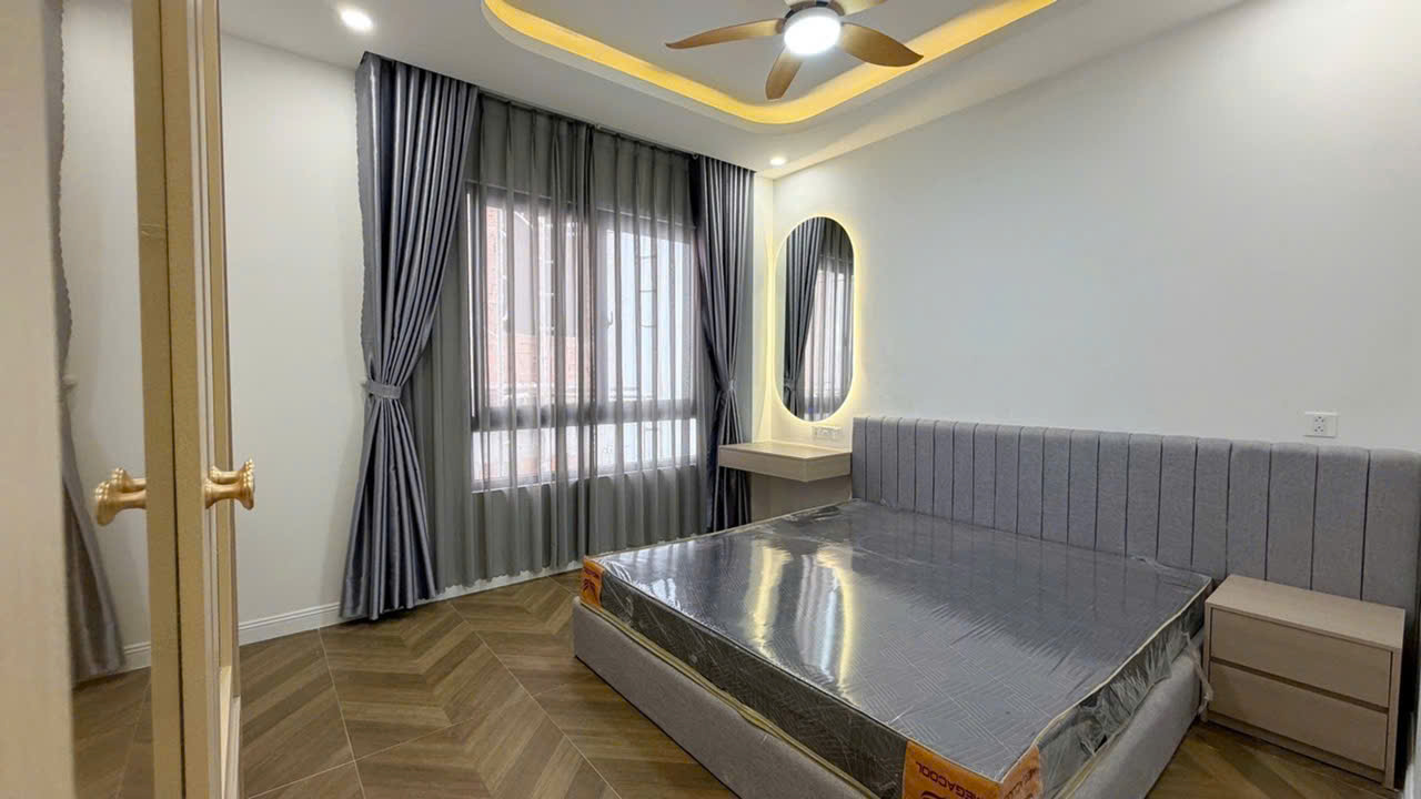 Siêu phẩm nhà mới 4 tầng có thang máy, full nội thất, 6 phòng ngủ, sân ô tô, gần Lê Văn Việt 16018863