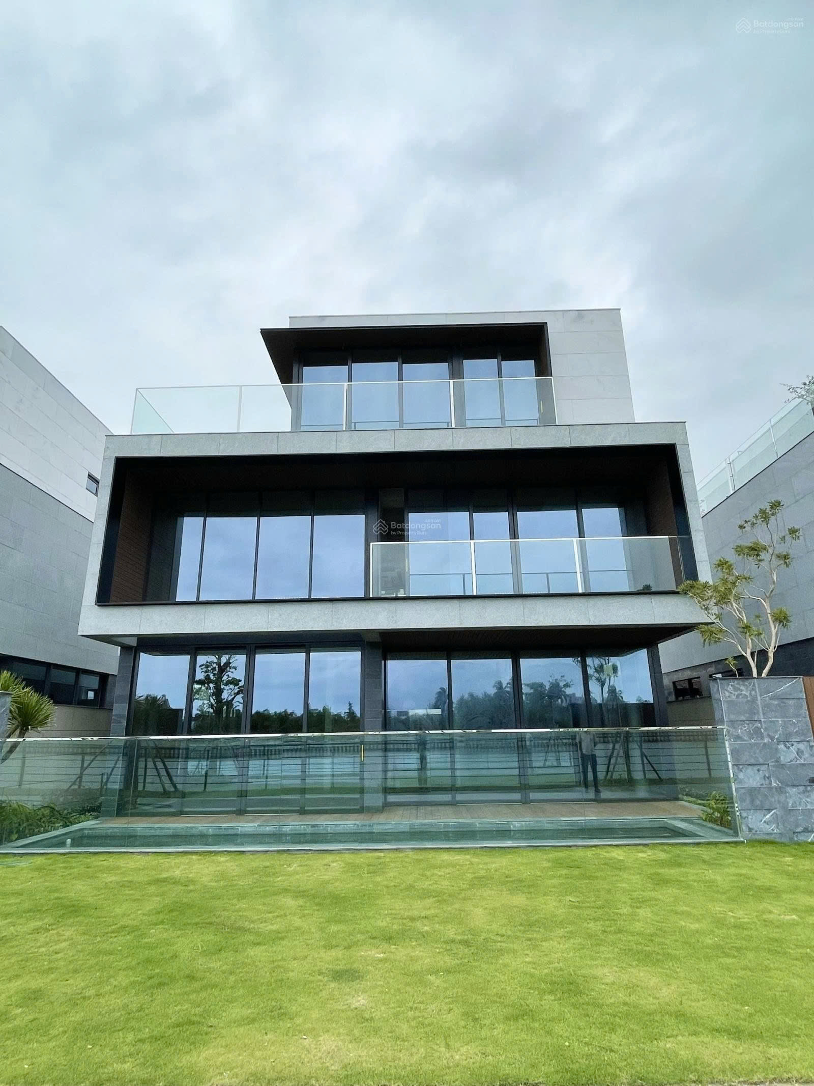 Bán biệt thự ven sông khu đô thị Phú Mỹ An, Đà Nẵng diện tích 300m², hồ bơi riêng, sàn 349,1m² 16018990