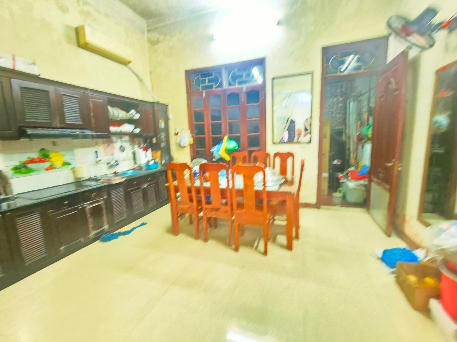 Cho Thuê nhà Nguyên Căn Gia Thụy Nguyễn Sơn 56m 3 tầng 3 ngủ full NT 10,5tr/ tháng 16019029