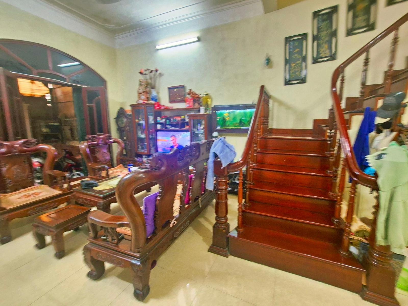 Cho Thuê nhà Nguyên Căn Gia Thụy Nguyễn Sơn 56m 3 tầng 3 ngủ full NT 10,5tr/ tháng 16019036