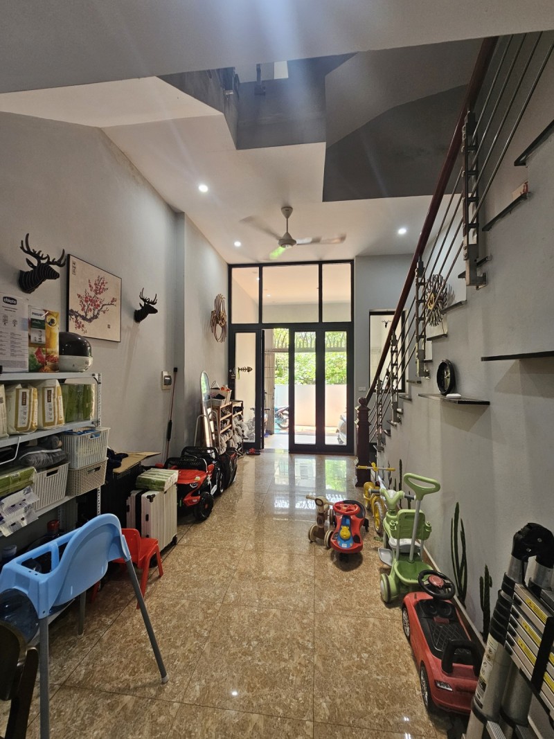 Bán nhà Ngọc Thuỵ,Long Biên 4 tầng,52m,mt4m oto đỗ cổng nhỉnh 10 tỷ  16019053