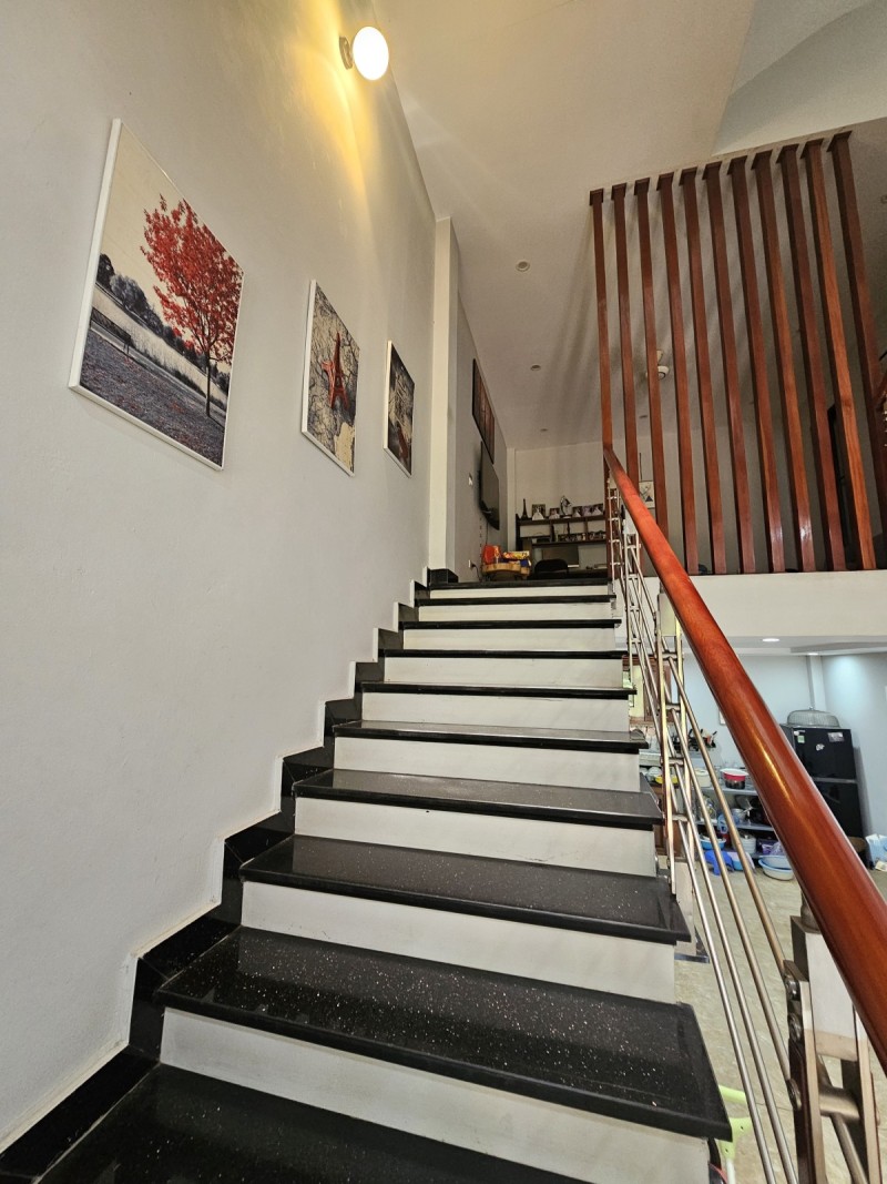 Bán nhà Ngọc Thuỵ,Long Biên 4 tầng,52m,mt4m oto đỗ cổng nhỉnh 10 tỷ  16019053