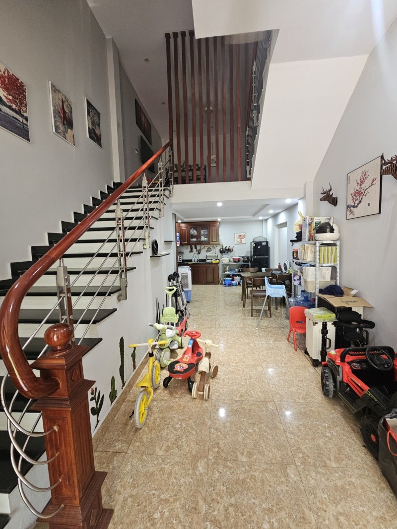Bán nhà Ngọc Thuỵ,Long Biên 4 tầng,52m,mt4m oto đỗ cổng nhỉnh 10 tỷ  16019053