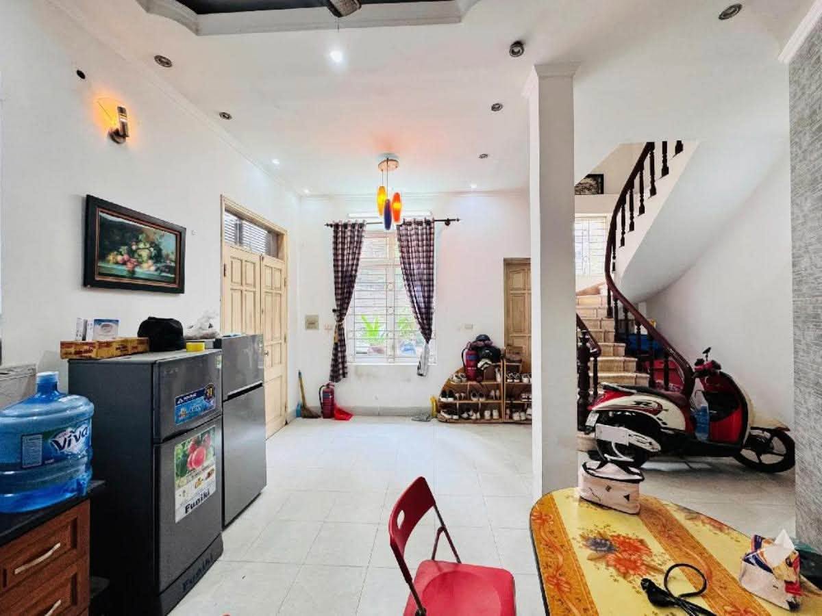 NHÀ PHỐ ĐÔNG QUAN, CẦU GIẤY: 43M X4T, MT 6M, GIÁ 8,4 TỶ.

 16019116