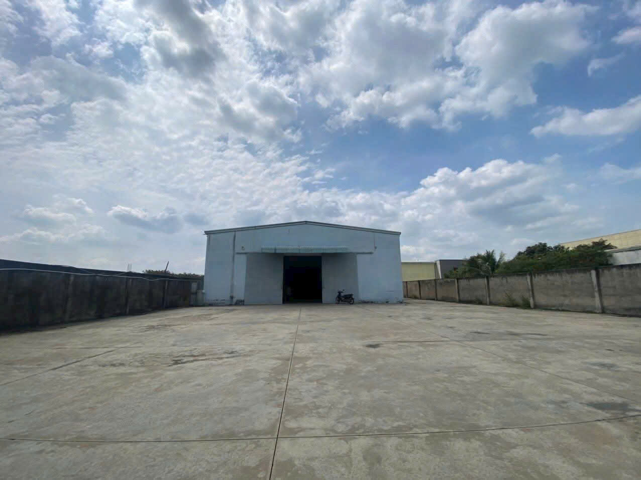 GIÁ CHỐT 35TR – XƯỞNG + SÂN 1.200M² - XUÂN THỚI SƠN - ĐƯỜNG 10M 16019181