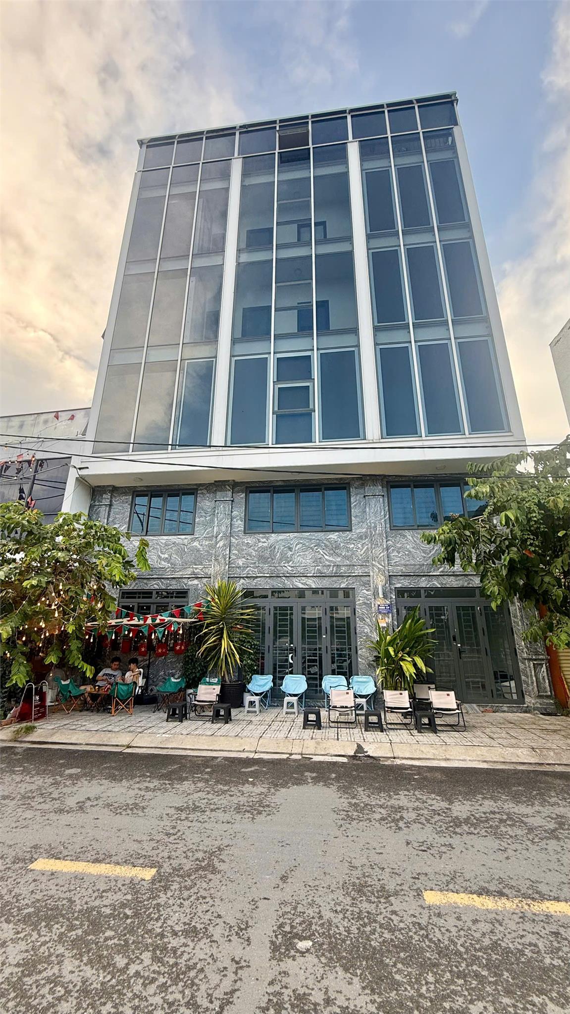 BÁN TÒA VĂN PHÒNG MẶT TIỀN PHẠM HUY THÔNG, SÁT MẶT TIỀN DƯƠNG QUẢNG HÀM, CHỈ NHỈNH 12 TỶ. 16019210