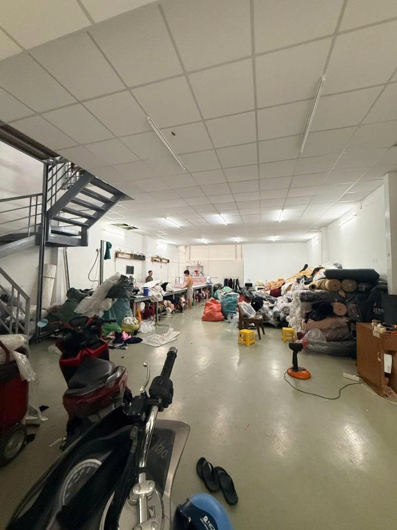 Bán nhà phố Hẻm Tân Hương - gần Văn Cao,  8,4x17,5m, 2 Tầng, Sổ A4,  hạ còn 9,9 Tỷ. 16019297