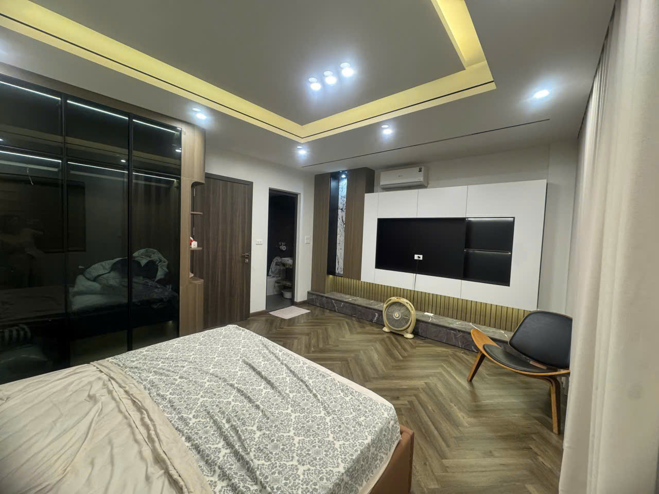 Bán nhà cạnh chợ Ngọc Thụy 35m 7 tầng thang máy ô tô đỗ cổngfull NT hơn 8 tỷ(TL) 16019335