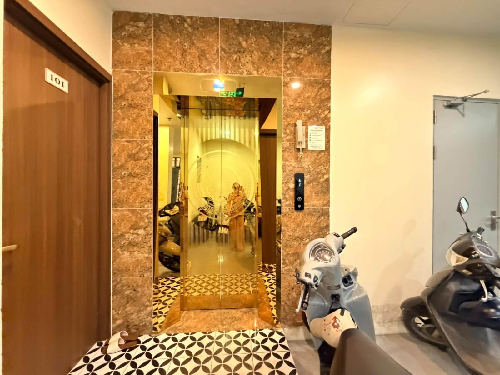 Bán nhà Trần Hưng Đạo, 76m², 5 tầng, mặt tiền gần 7m, 32,3 tỷ, ngõ rộng, kinh doanh homestay 16019416