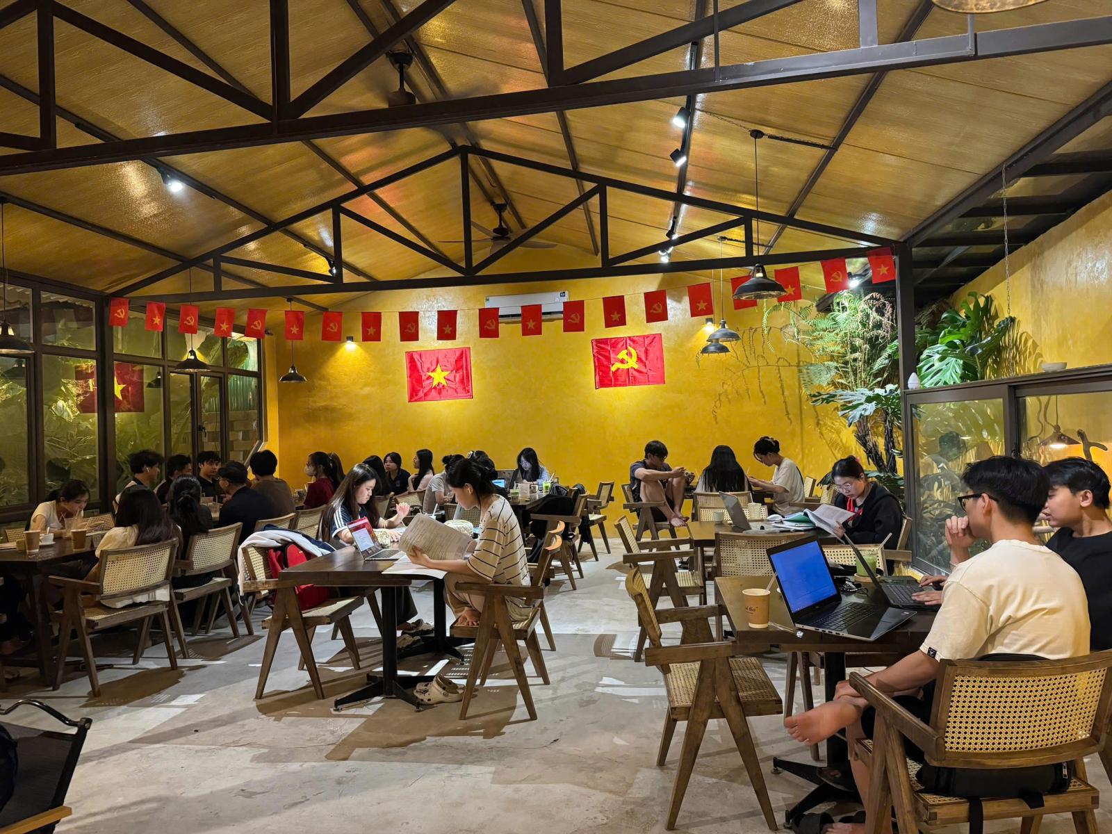 SANG NHƯỢNG QUÁN CAFE ĐANG HOẠT ĐỘNG TẠI TP VINH – NGHỆ AN 16019451