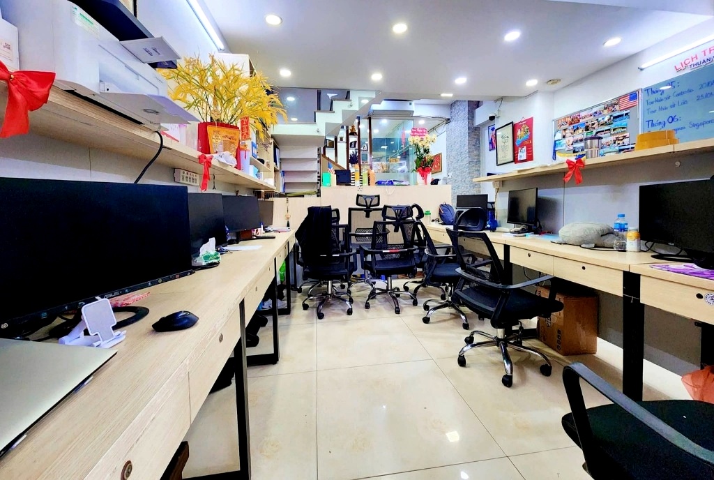 Gần EMART - 58M² - 5 Tầng - Hẻm xe Hơi - Quang Trung 16019497